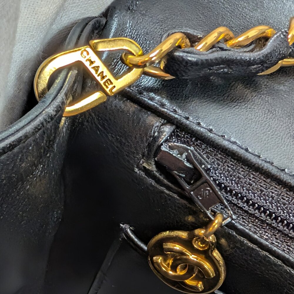 Chanel Vintage Black Medium Diana Quilted Lambskin Flap Bag - Picture 11 of 16